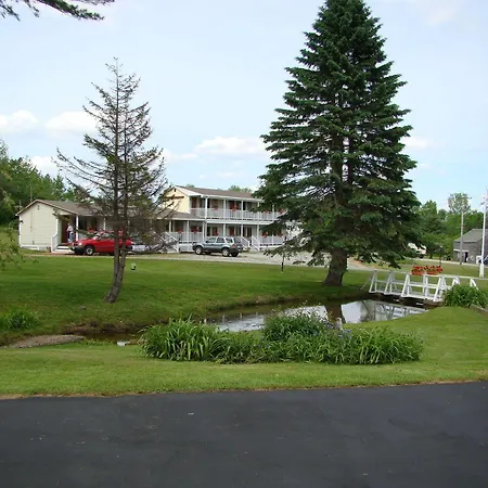 Bay Leaf Cottages & Bistro